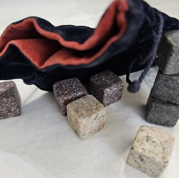 Granite dice - Picture 2 of 6